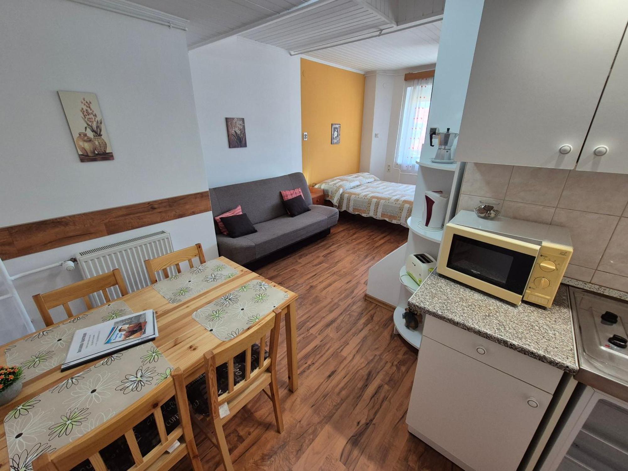 Roxanna Apartman Gyula Esterno foto